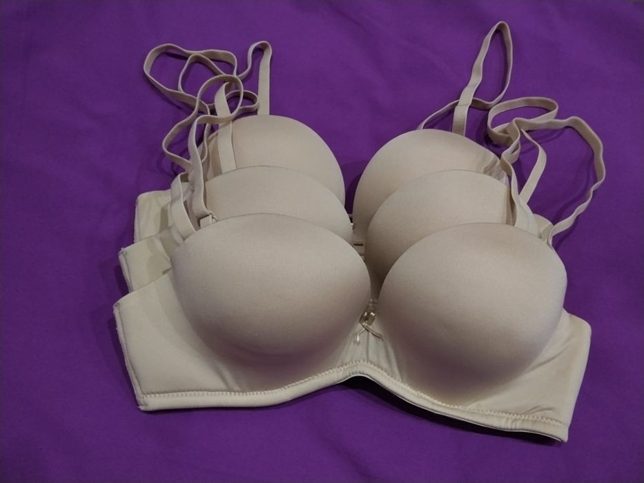 3 sutiene mărimea 85B