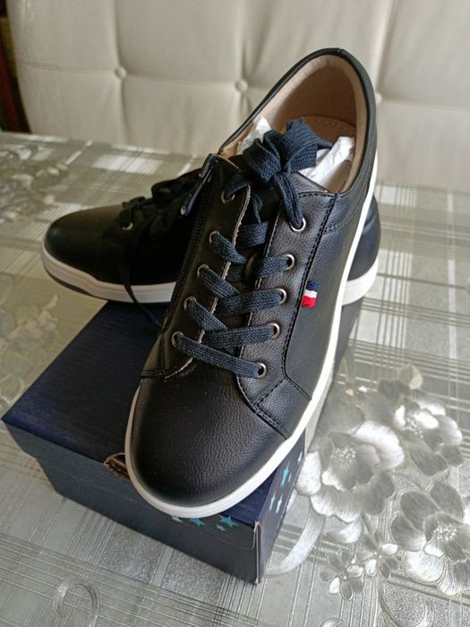 Продам полуботинки-кеды для мальчика