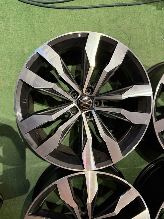 Jante Aliaj originale VW Tiguan R-Line 20” Suzuka Ca Noi.