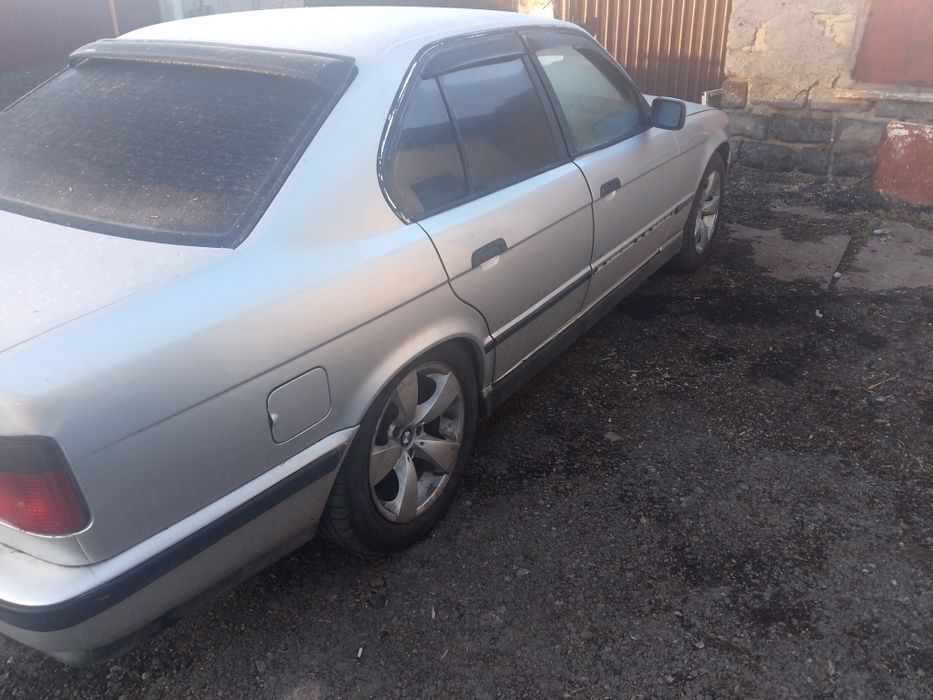 Легковая машина бмв