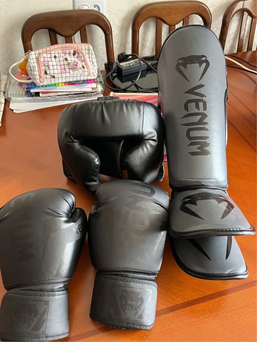 продам новый комплект venum