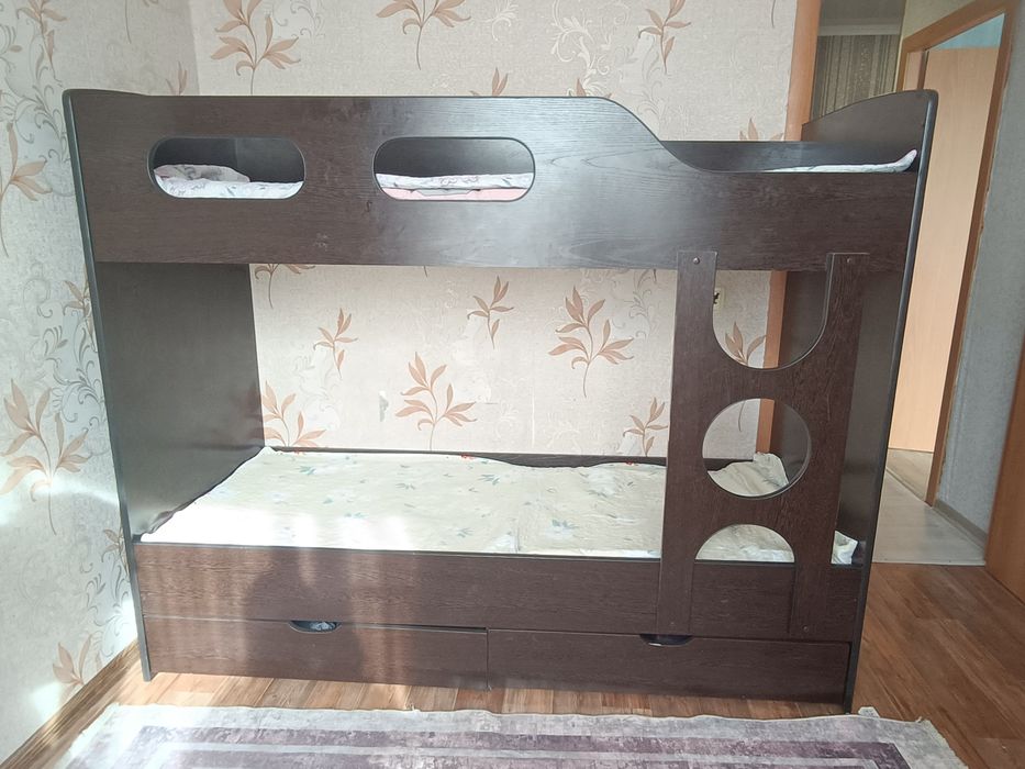 Кровать двухъярусная