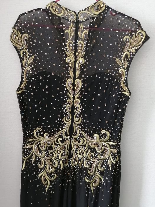 Платье вечернее с камнями черное