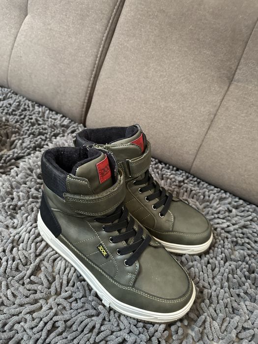 Продам демисезонные ботинки