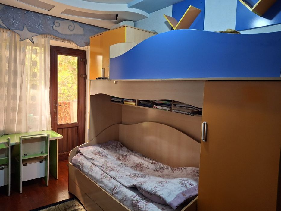 5 мкр 4 хонали 2 этаж дом сотилади