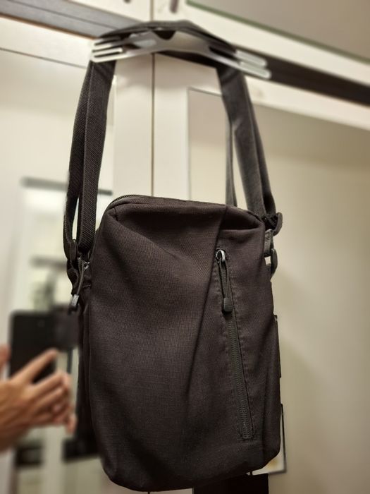 Мъжки чантички през рамо и за кръст