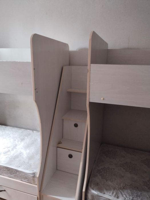 Кровать этажерка