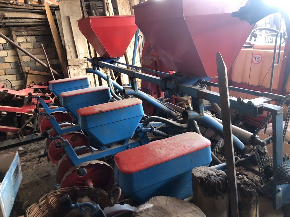 Masina de semanat porumb