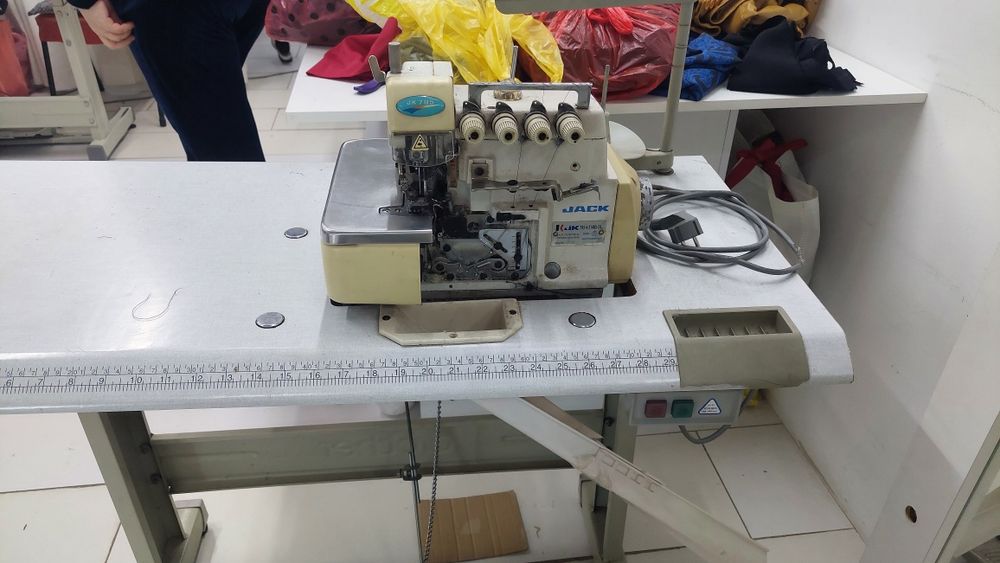 Продается швейная машинка