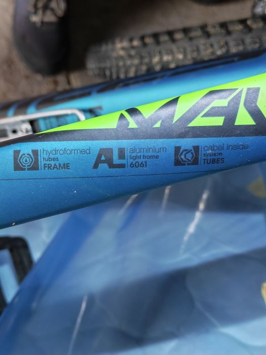 Bicicleta Sprinter perfecta pentru navete cât și pentru plimbari în afara asfaltului
