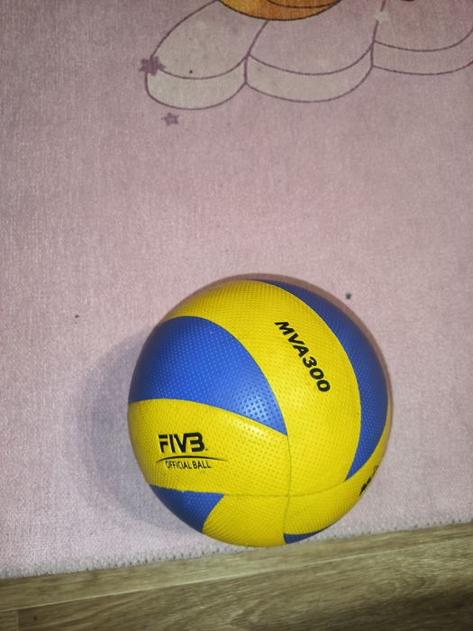 Мяч Микаса MVA300