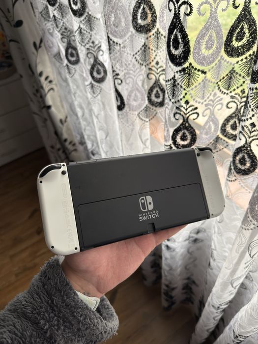 Nintendo Switch OLED + Mario Odyssey