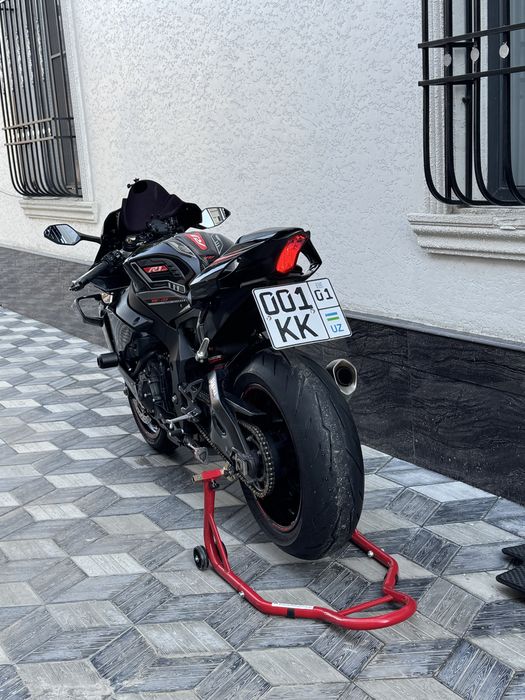 Yamaha R1 2018 в идеальном состоянии