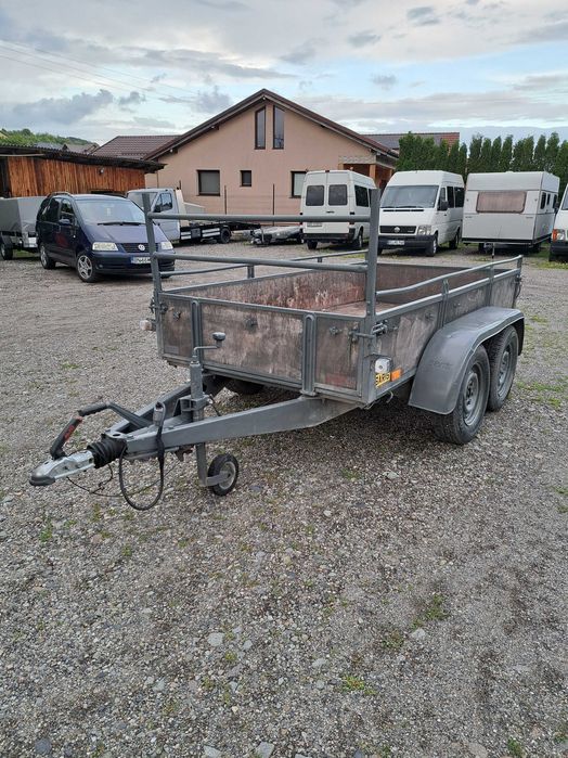 Remorca Saris cu sistem de frânare și axă dubla
