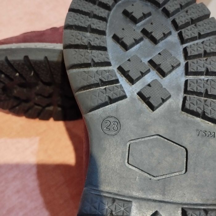 Продавам детски ботушки номер 28