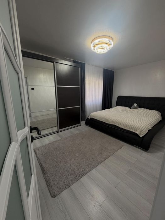Vând apartament mobilat