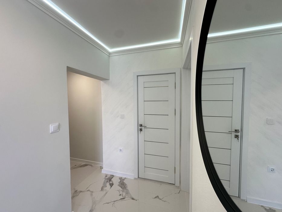 Продава се Тристаен апартамент в Добрич, Център - 70 кв.м за 1558 €/кв.м - Снимка #18