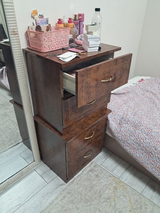 Кухонный гарнитур, тумбочка, лестница