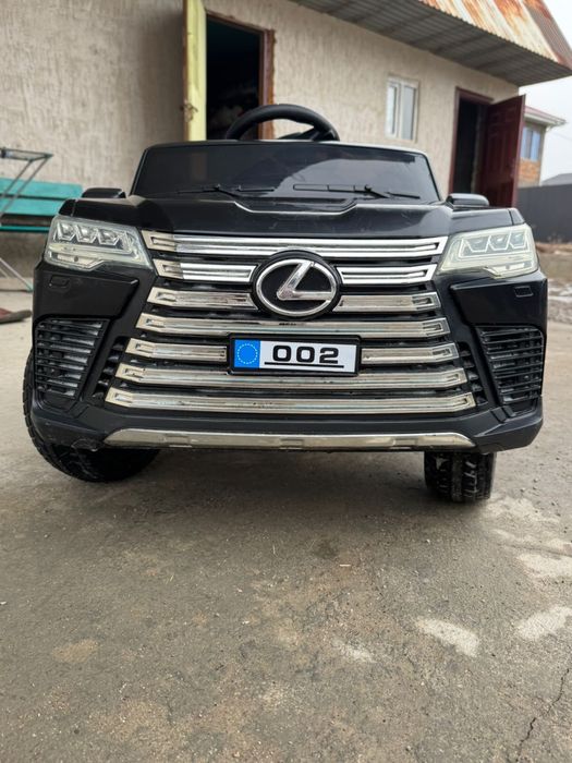 Машина детская новая почти