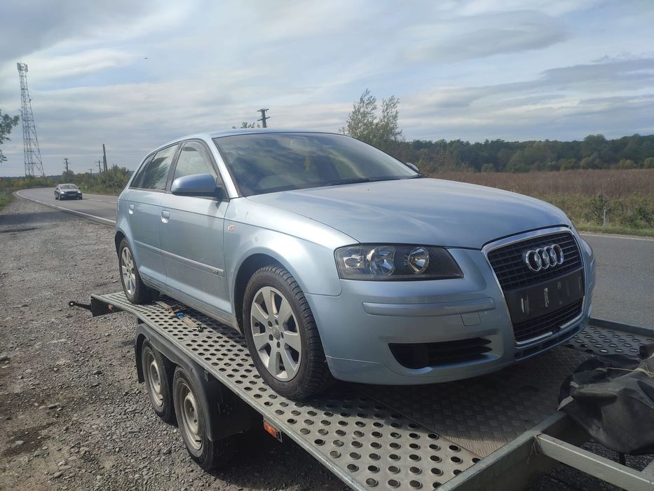 Dezmembram Audi A3 8P USA DREAPTA FATA/ USA DREAPTA SPATE/USA STANGA SPATE