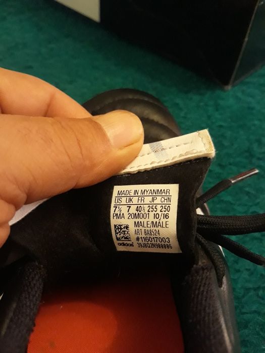 Бутонки АДИДАС .       .