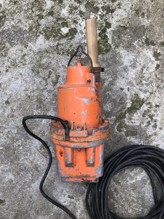 Потопяема помпа