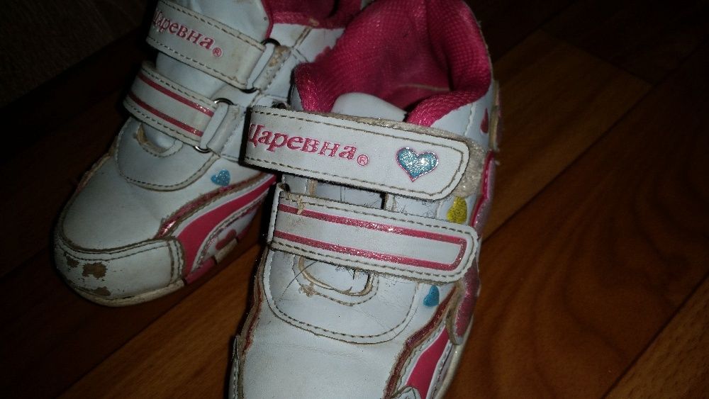 Продам детские кроссовки 27 размер