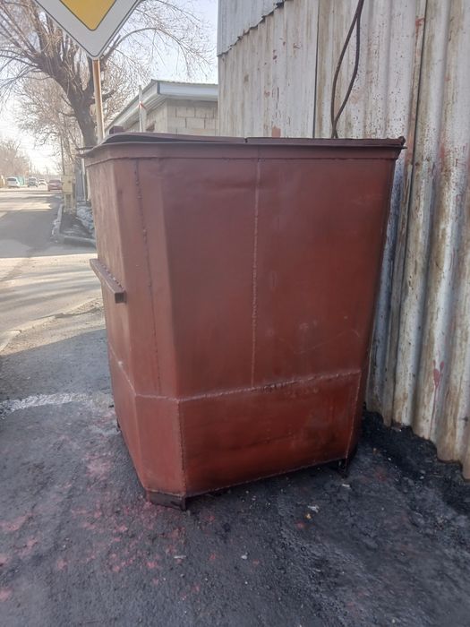 Мусорный контейнер восстоновленый