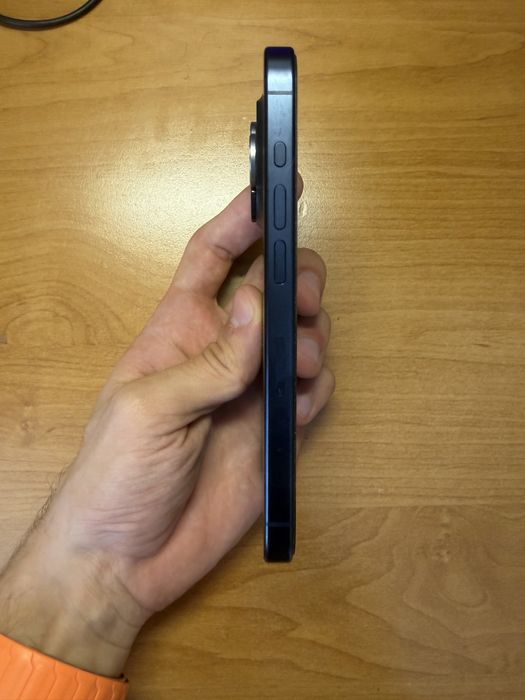 IPhone 15 Pro 128GB - перфектен