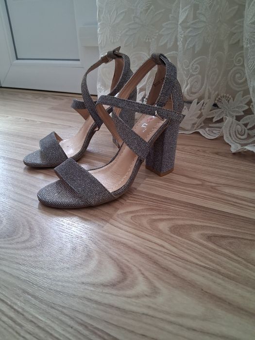 Sandale dama 37,in stare foarte buna