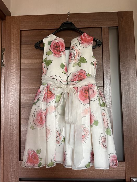 Нарядное платье для девочки 134-140