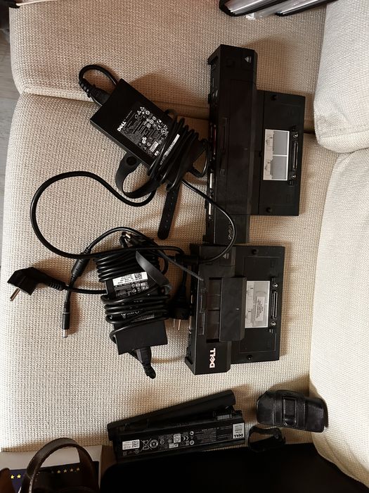 2бр. доккнг станцияи DELL PR03X с две зарядни 90W