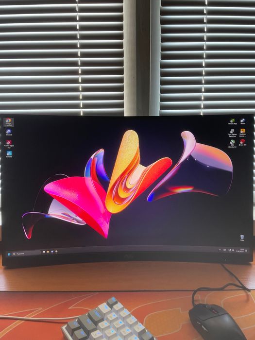 Продавам:Геймърски компютър + 240Hz монитор + периферия
