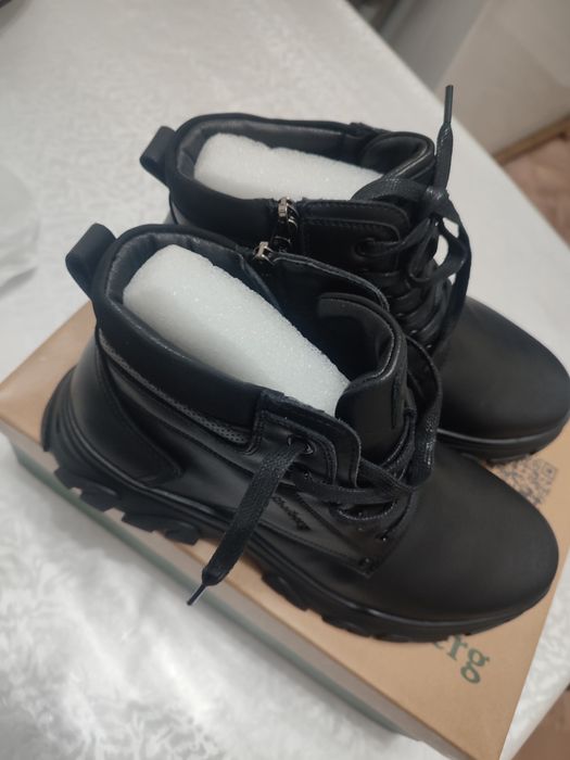 Продается чёрные ботинки