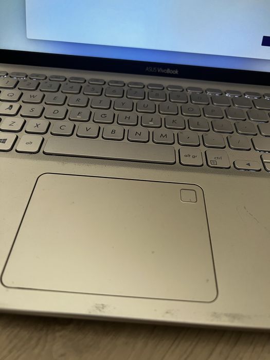 Asus VivoBook 15 OLED