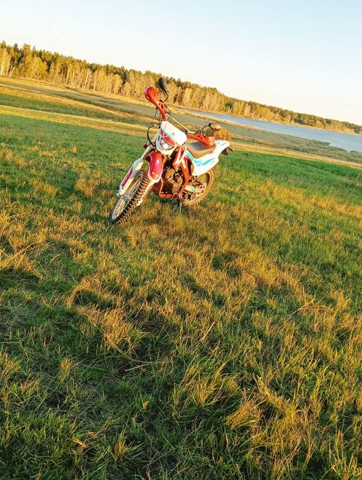 Мотоцикл эндуро 250