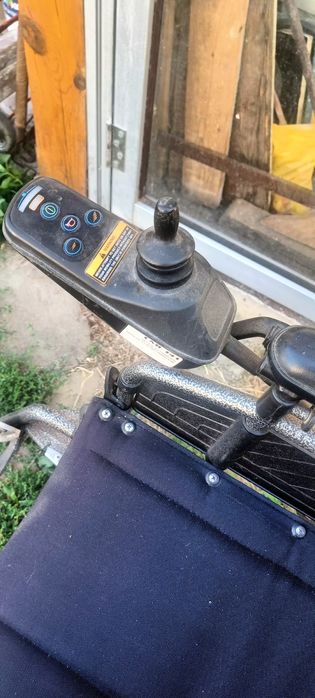 Инвалидна електрическа количка