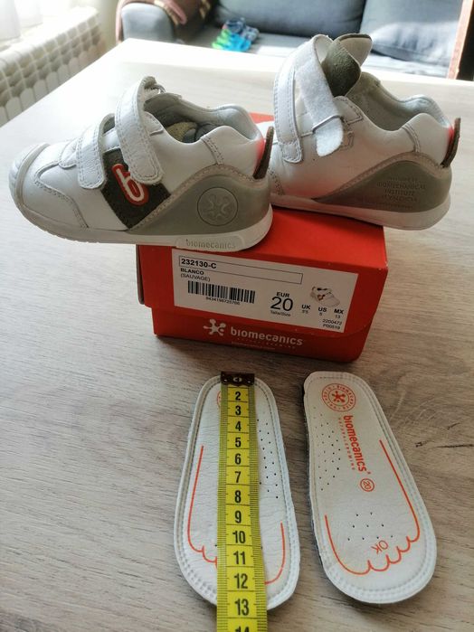 Бебешки обувки BIOMECANICS, бели, № 20.