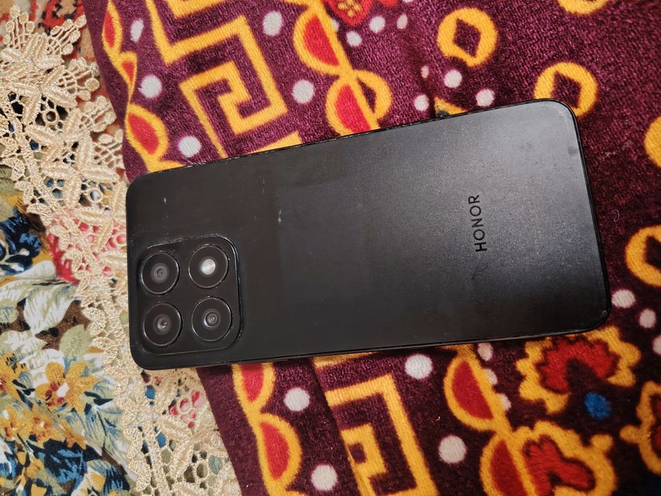 Honor x8a сотилади.