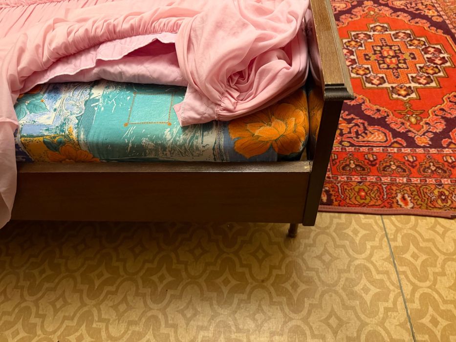 Класическа спалня венге със златни кантове и матрак