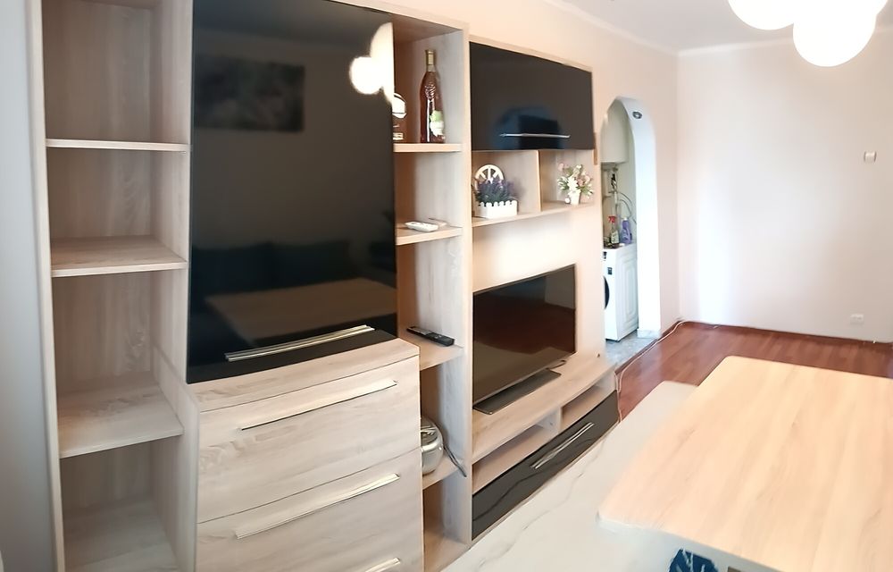 Închiriez ap.3 camere,et.4/10 zona Sălăjan cu loc parcare inclus, metrou N.Grigorescu/1Decembrie