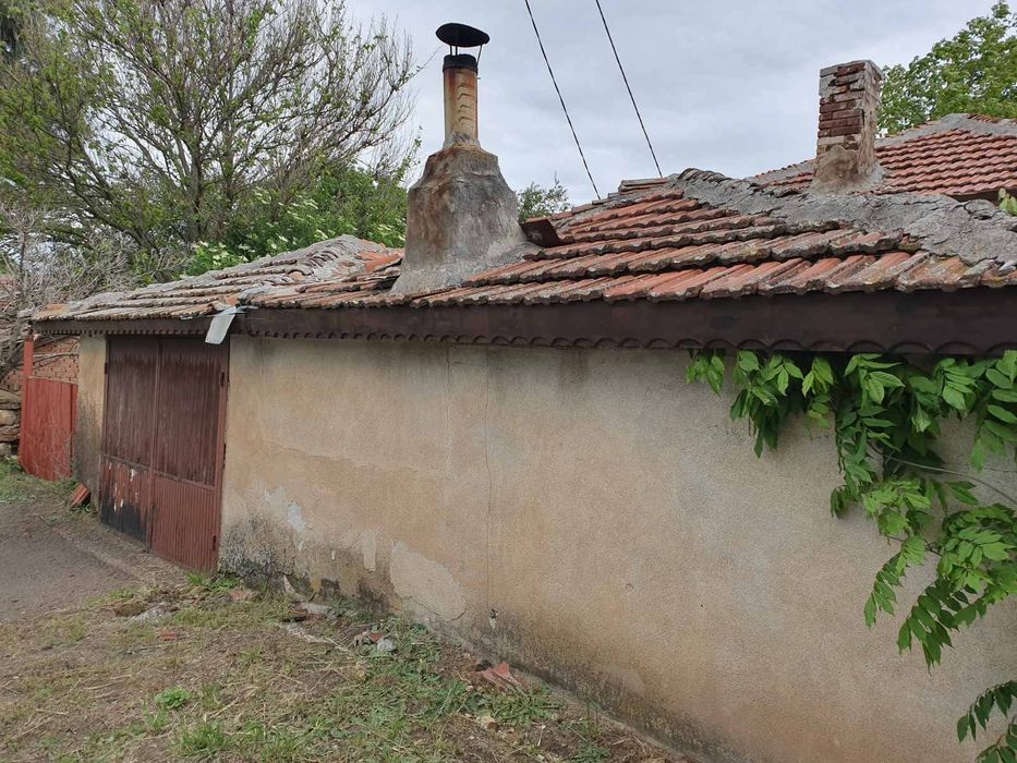 Продава къща с. Горно Белево .
Къщата е със застрое