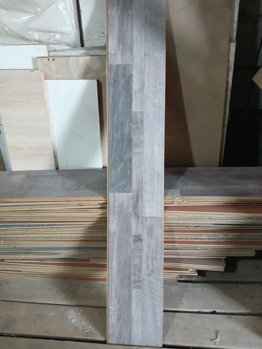 Ламинат б/у серый