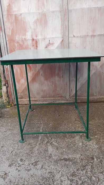 .Декоративни комплекти свещи-нови.Градинска маса