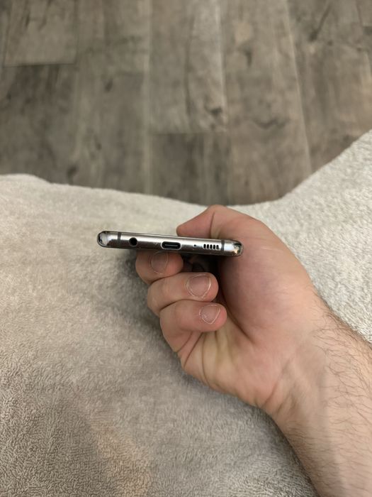 Продается Samsung S 10 + в отличном состоянии