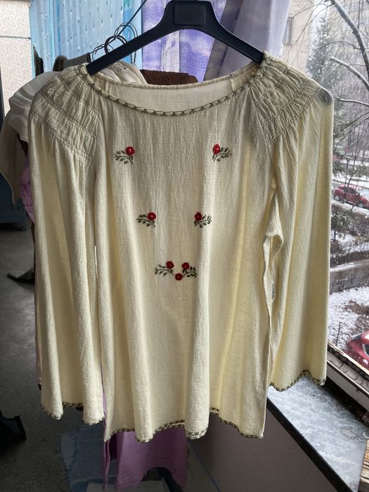 Bluze si rochii din panza topita in culori pastelate