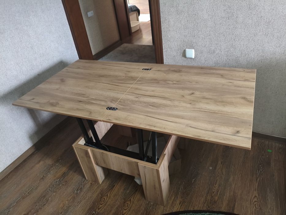 Продается новый стол трансформер размером 80x80