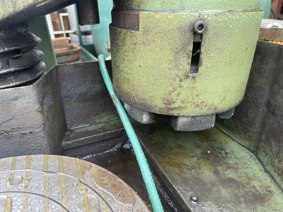 Ротационна повърностна шлайфмашина .