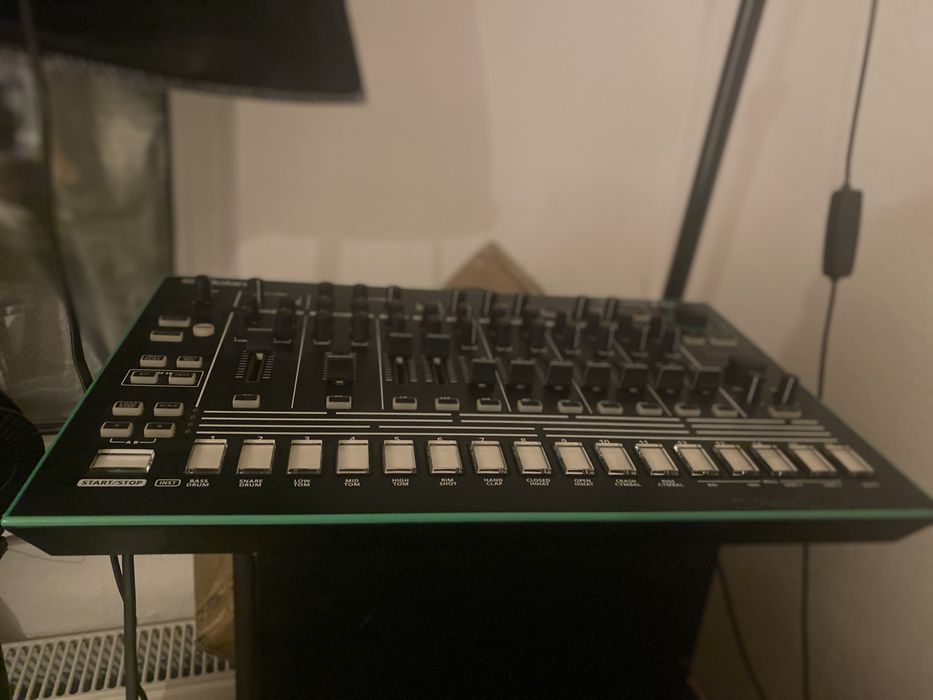 Roland tr8 Drum machine