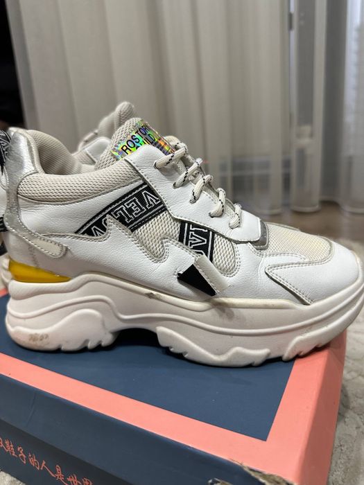 Кроссовки женские 36 размер